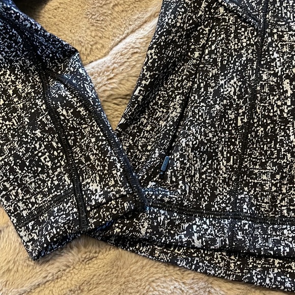 Lululemon Jacket size 6 in black:white speckled color. - Picture 5 of 5